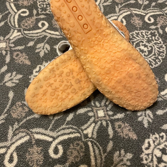 OWLKAY Stride Harmony Hollow Womens White Leather Hook Flat Sandal 8.5/41 - Picture 8 of 9